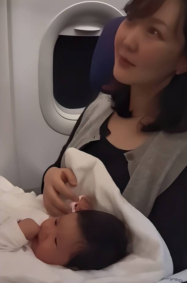 除了女儿,妻子,母亲,歌手四重身份以外,诺尔曼换了另外一种方式传播