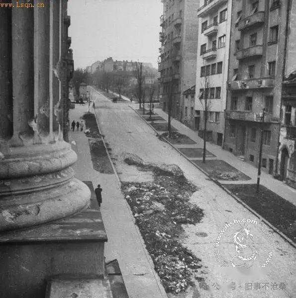 旧事照片:1945年刚获得解放的贝尔格莱德老照片_铁托_德军_南斯拉夫