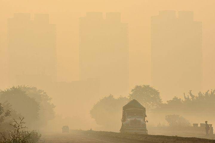 全球空气污染百强城市99个在亚洲83个在印度新德里超标20倍