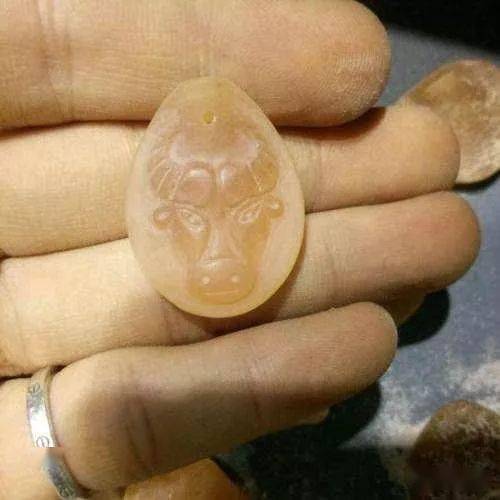 青鱼石有人听说过么?辟邪效果很猛,小时候很多孩子都戴过