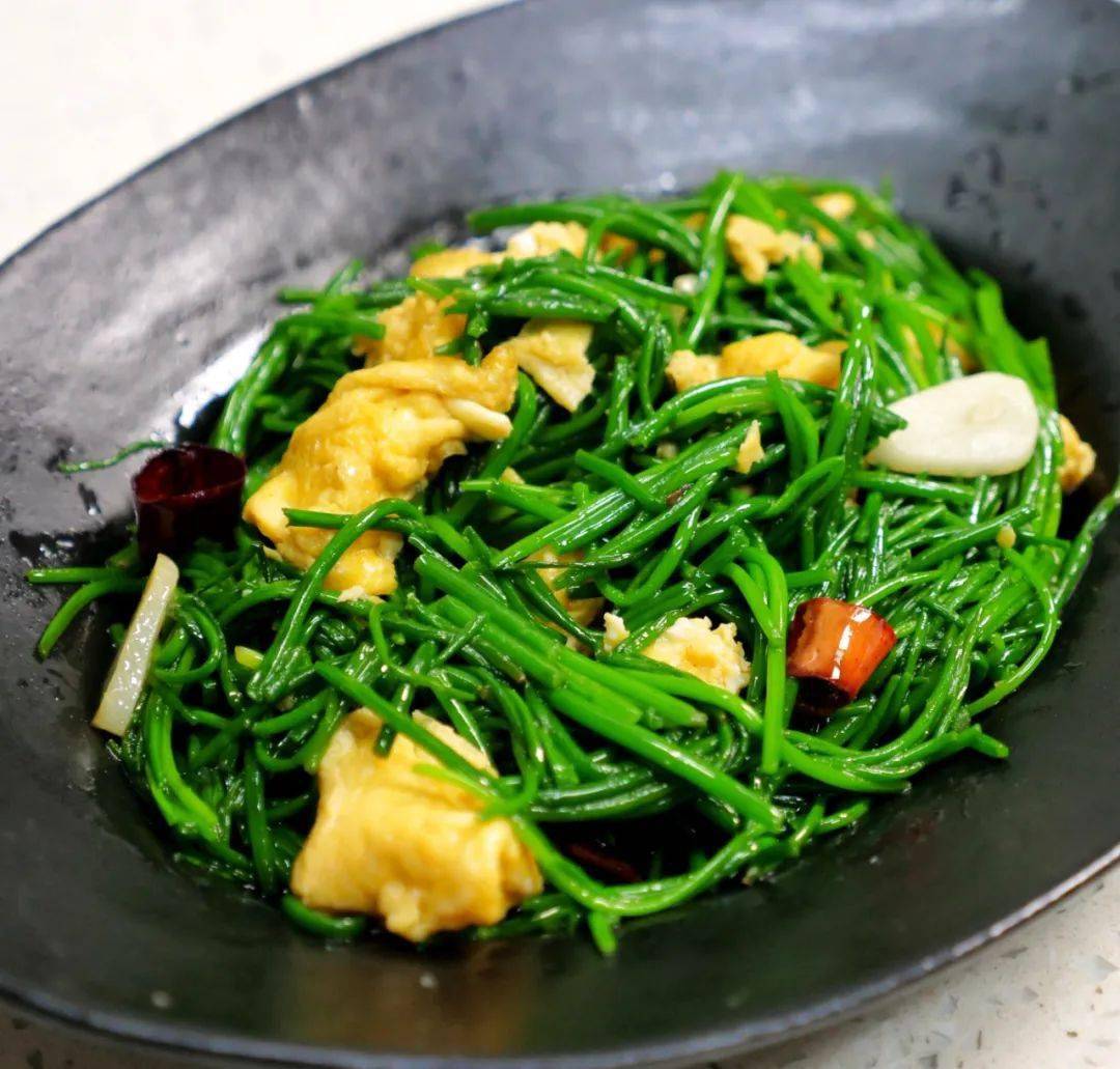 沙葱包羊肉馅的饺子也是一绝,二者风味相得益彰,而且可以很好的去除羊