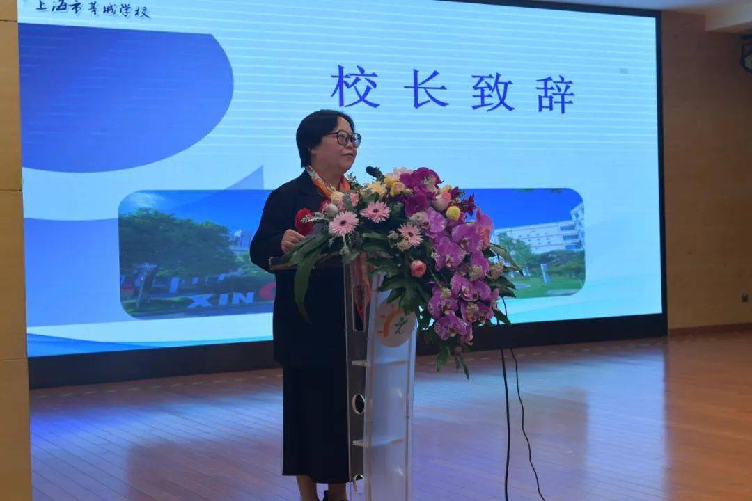 新进教师赵杰,刘潇莼老师围绕体育教研规范重塑与研习进行了主题分享.