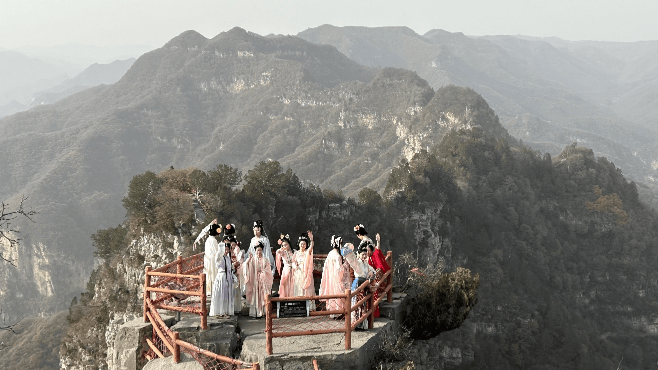 沁阳市:来神农山与十二花神邂逅