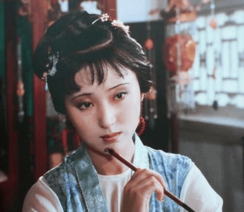 《红楼梦》赏析林黛玉听戏词悲伤落泪 感叹孤独 忧伤身世和前程