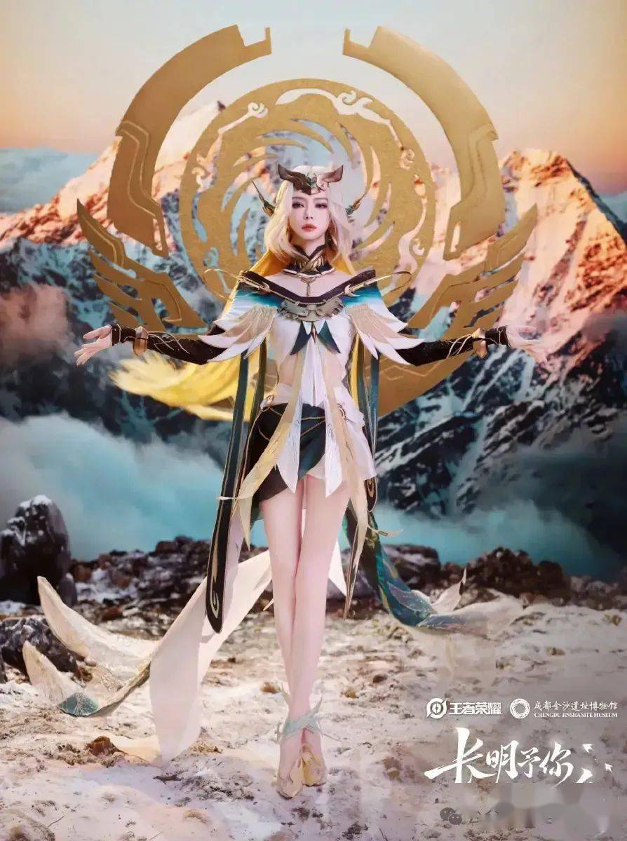 3月22日,戚薇晒出一组自己的cosplay照片,照片中,戚薇身穿太阳神鸟