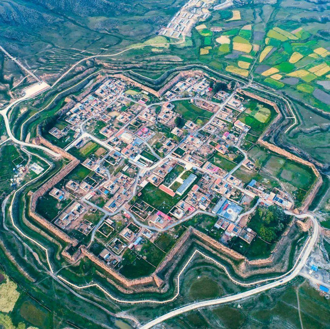 历史上看,它恰好处于中原王朝与少数民族政权的分界线上,一侧是羌人