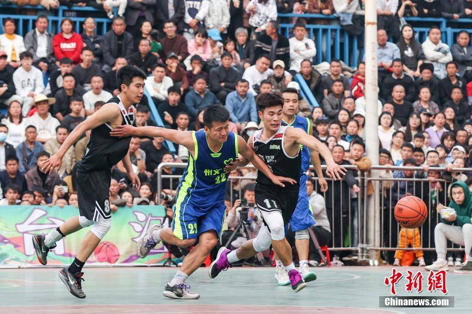 2024年"村ba"球王争霸赛在贵州台江开赛_中新社_瞿宏伦_台盘