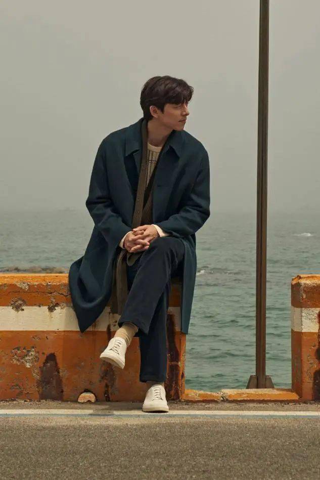 男人过了40岁少穿黑白灰多穿这4种颜色非常显气质