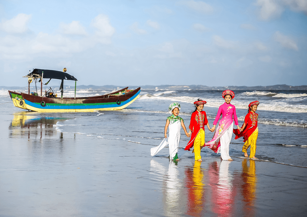 广西人连休4天三月三来北海踏春潮