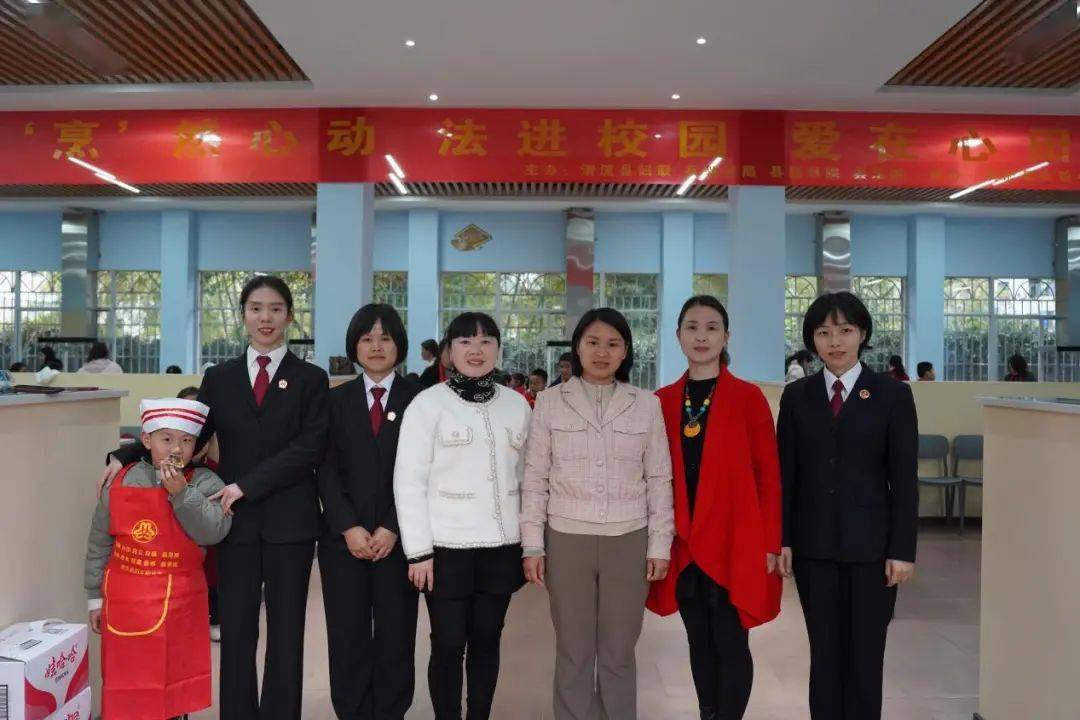 3月21日,清流法院联合县妇联,教育局,检察院在清流县实验小学共同开展