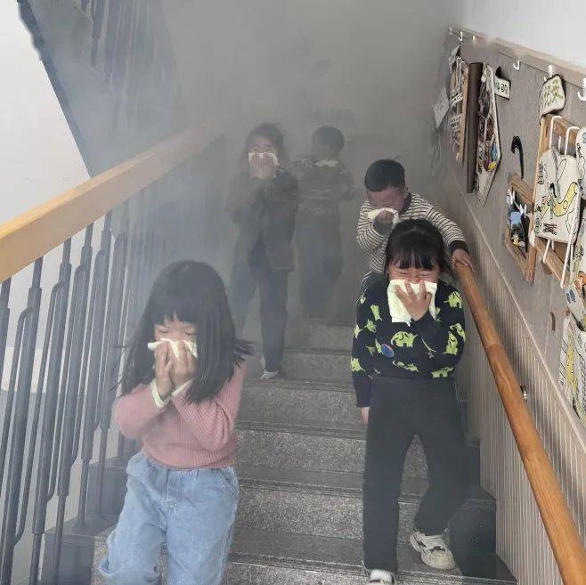 健康促进行动④丨玉龙幼儿园以演筑防安全童行