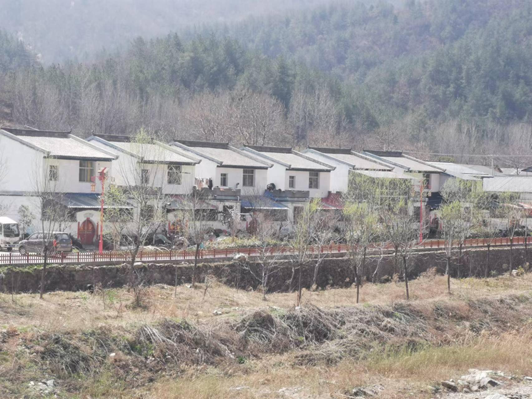 笔者穿山越岭,来到地处豫陕两省交界处的卢氏县瓦窑沟乡上河村,这个村