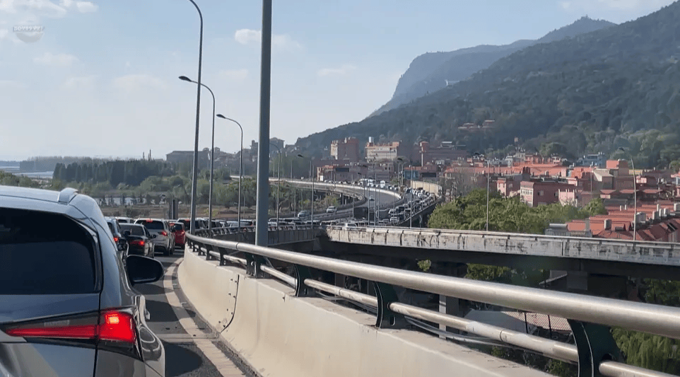 道路_车辆_公墓