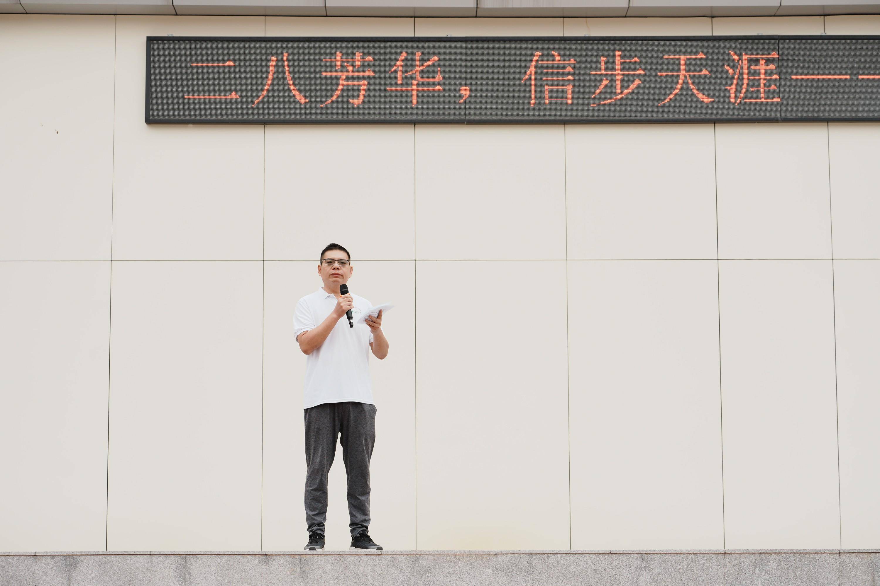 视频石门中学千名师生实力演绎青春毅行终点相见