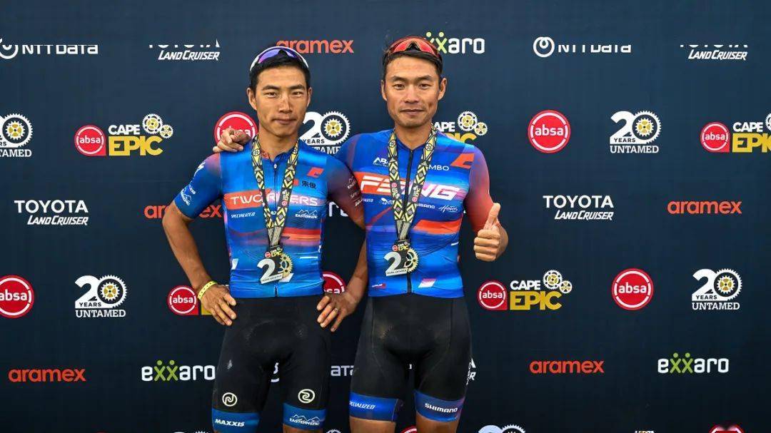 capeepics7收官之战闪电车队捧起总冠军ghost女队八冠夺魁