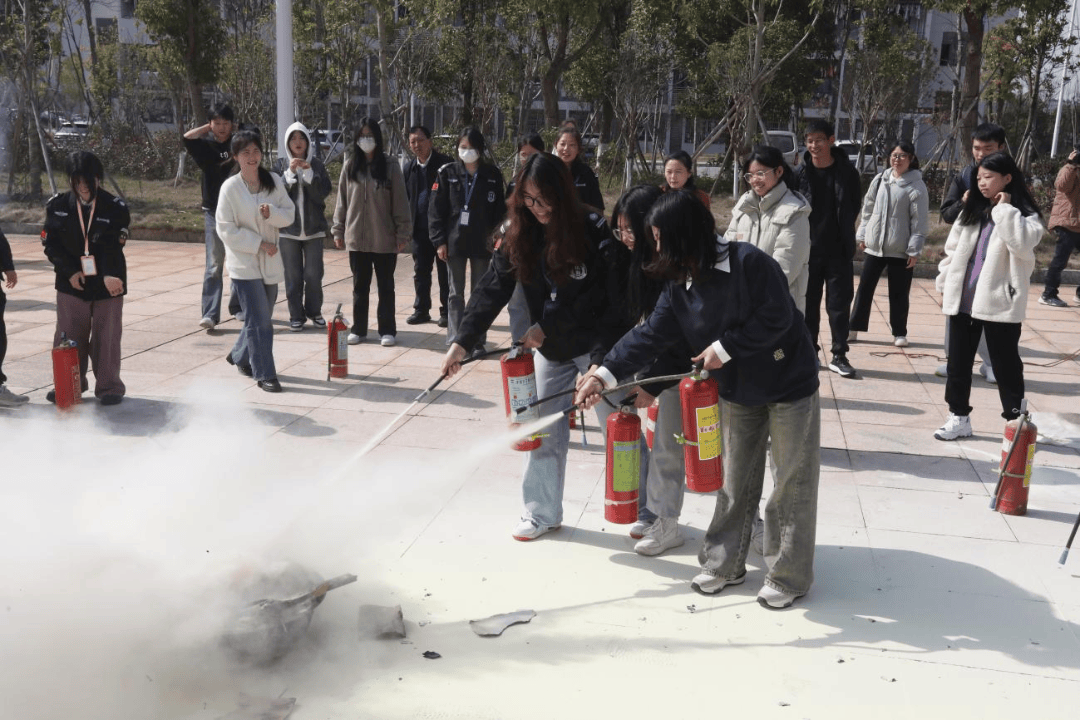 别慌这是消防演练