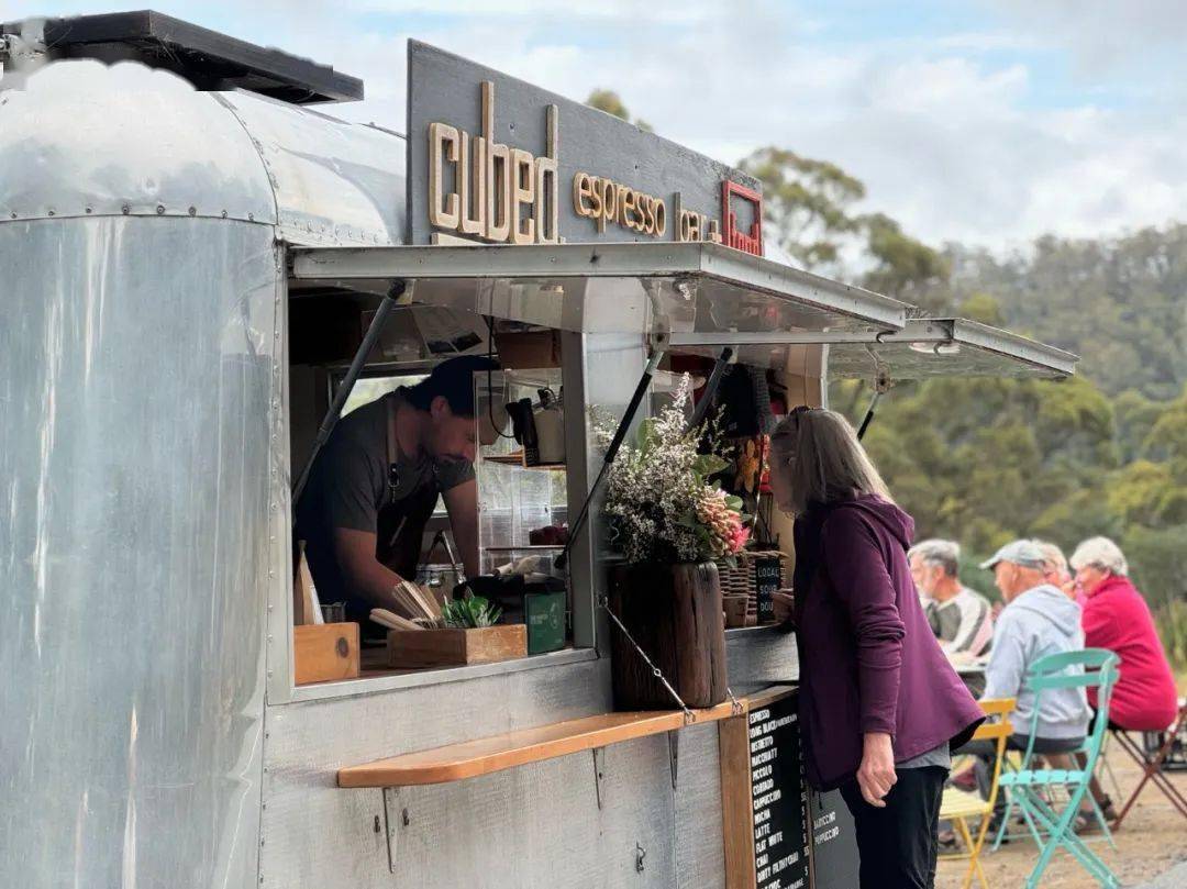 一家被lonelyplanet推荐的咖啡店可以看到世界尽头的无敌海景