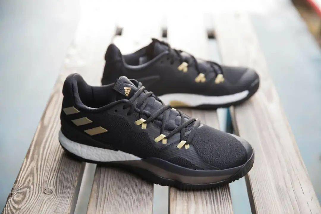 adidas顶级战靴!无数粉丝曾经的梦想啊……_boost_系列_科技