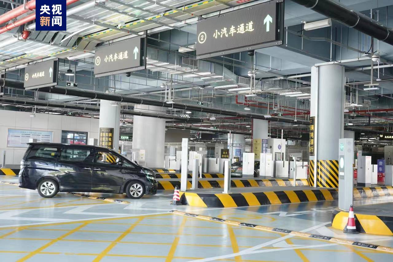 横琴口岸客货车联合一站式车道验放进出境车辆突破100