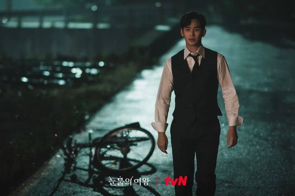 call back前情的后记细节,这样的叙事模式,又比早年纯狗血的韩剧要