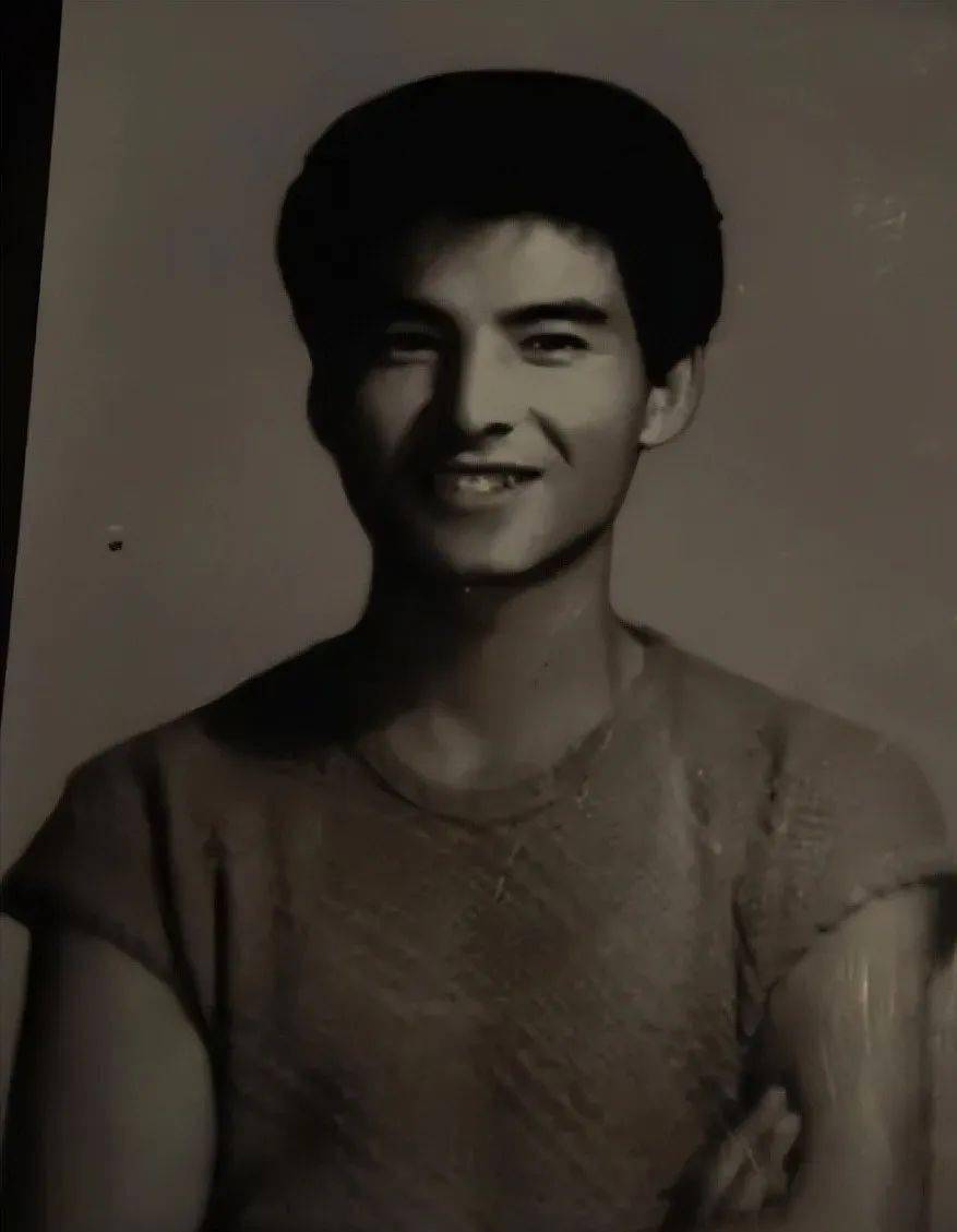 他把现金堆成山高调捐款20亿后消失如今在家种地