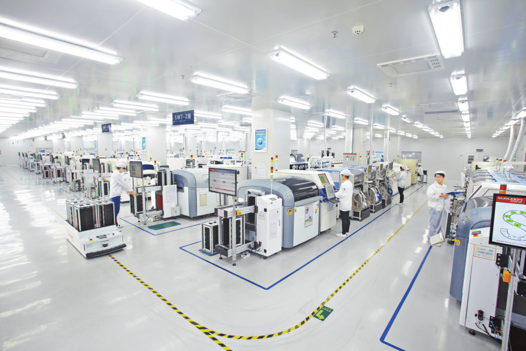 在市场上摸爬滚打,积累下宝安雄厚的产业基础,形成深圳工业"基本盘"