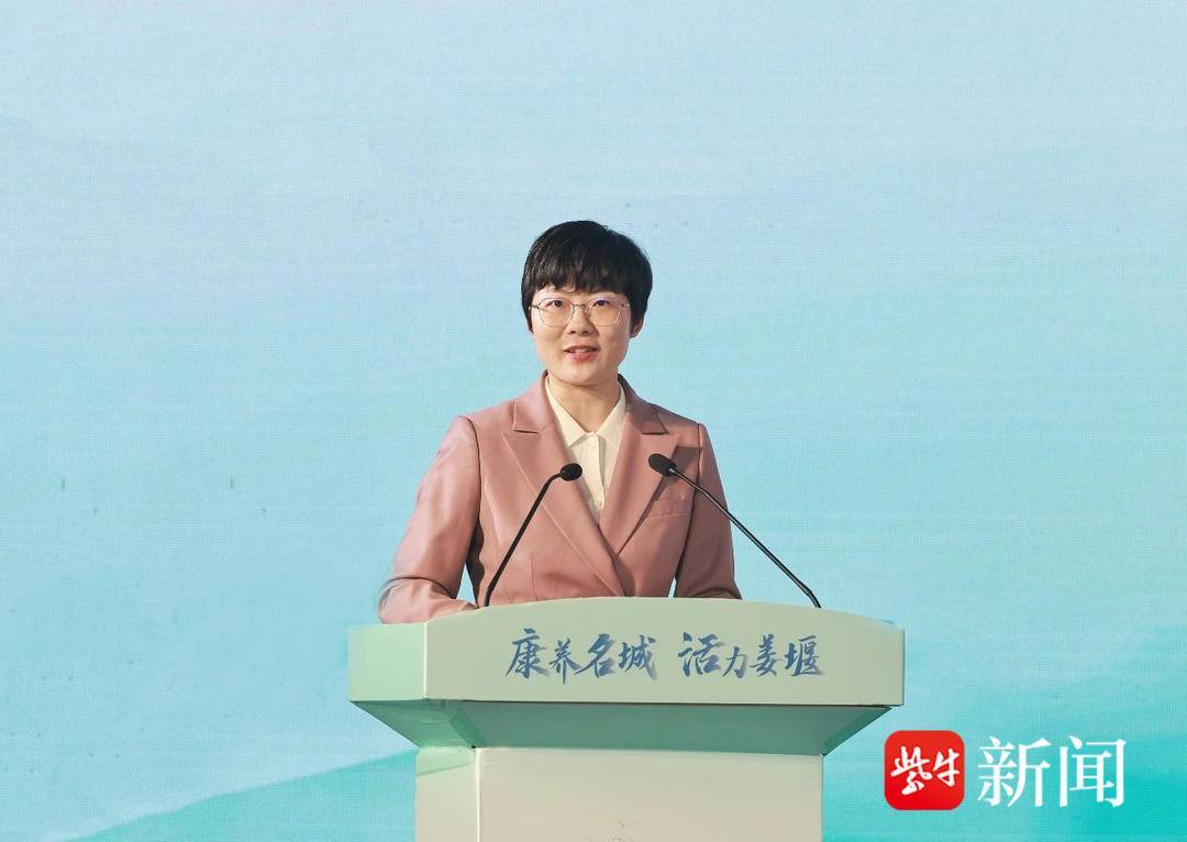 孙靓靓会上推介表示,姜堰位于江苏中部,是地级泰州市的东大门,一直