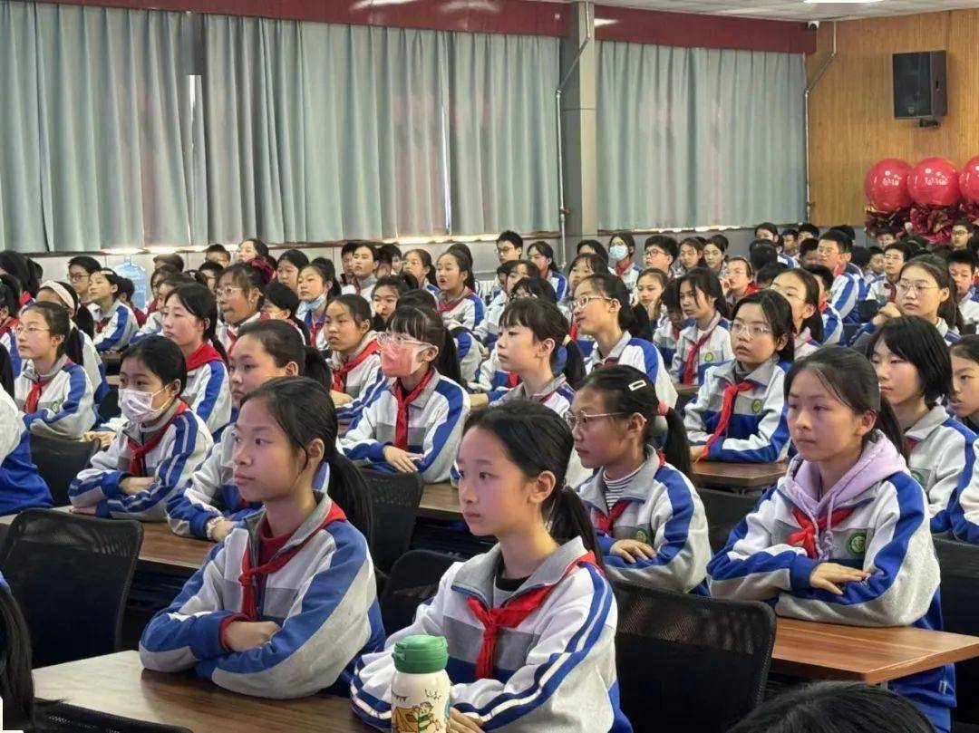 莲湖区机场小学开展法治教育活动