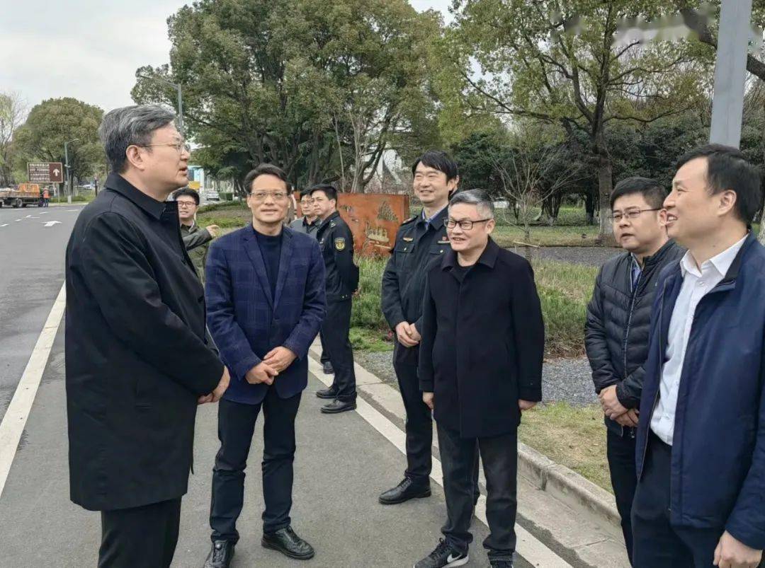 市交通运输局局长焦亚飞分别前往s359常熟段,g1522常台高速常熟,相城