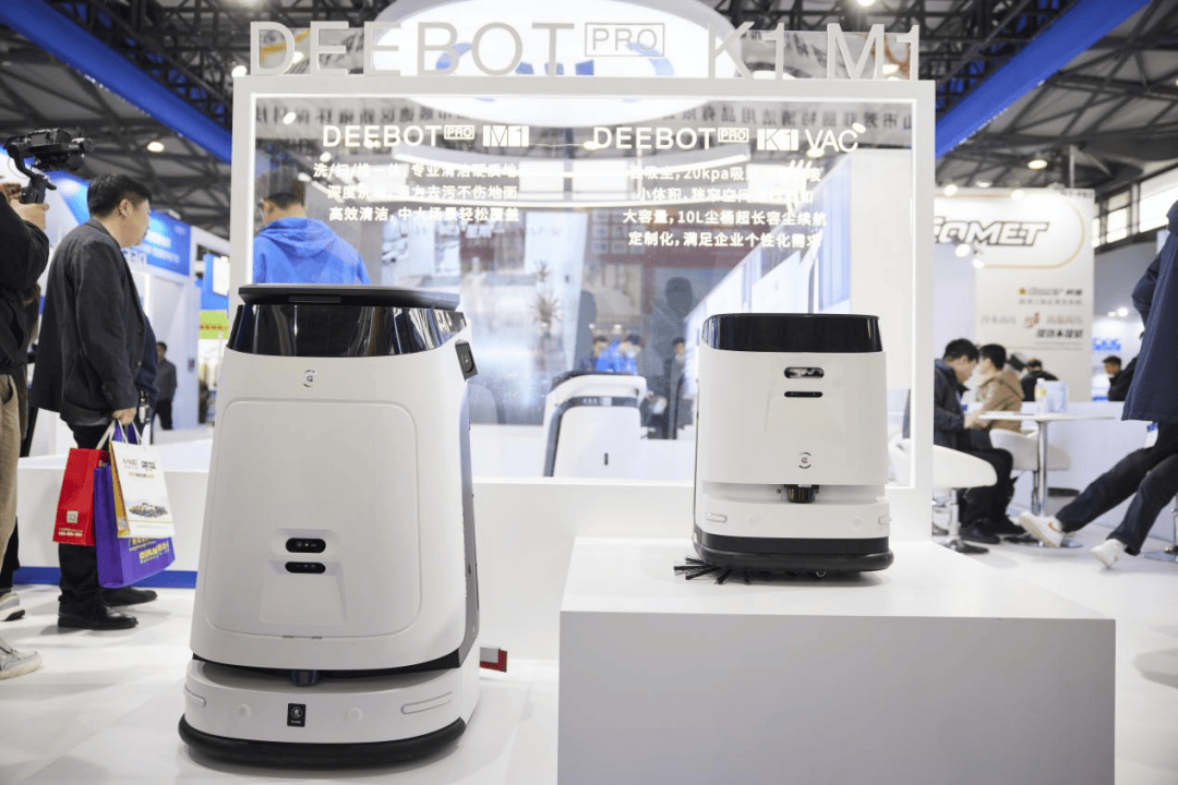科沃斯商用清洁机器人再出新品，人机协作开拓近百亿市场｜甲子光年