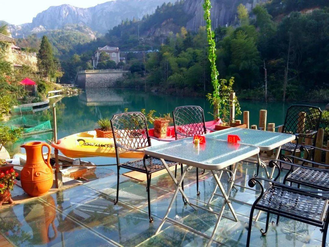 "岭上人家","石头记"农家乐餐馆,"悦来悦慢","童鞋家"等特色客栈民宿