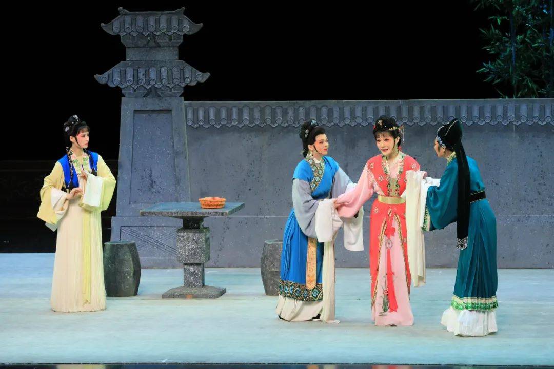 今日19点演出上海越剧院经典越剧红楼梦一记水袖一阙声腔共赴红楼一梦