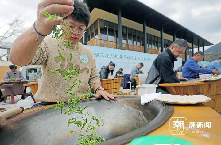 茶乡传承人争当炒茶王