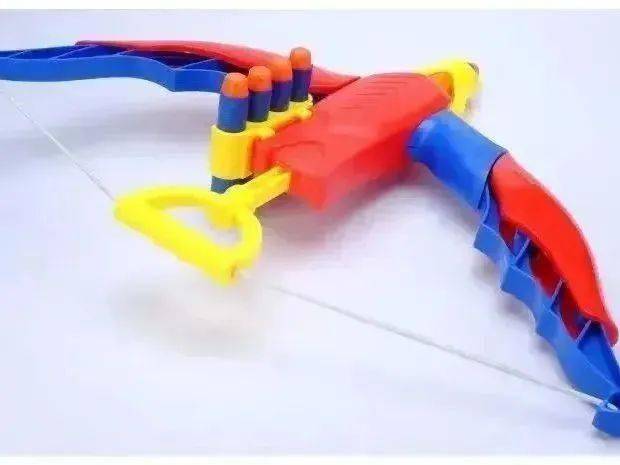 弹射玩具,指玩具本身可以通过外力作用进行弹射,做抛物线运动或直接击