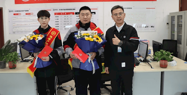 3月22日,吕畅和刘鸿铭收到了来自博主的锦旗和一封感谢信.