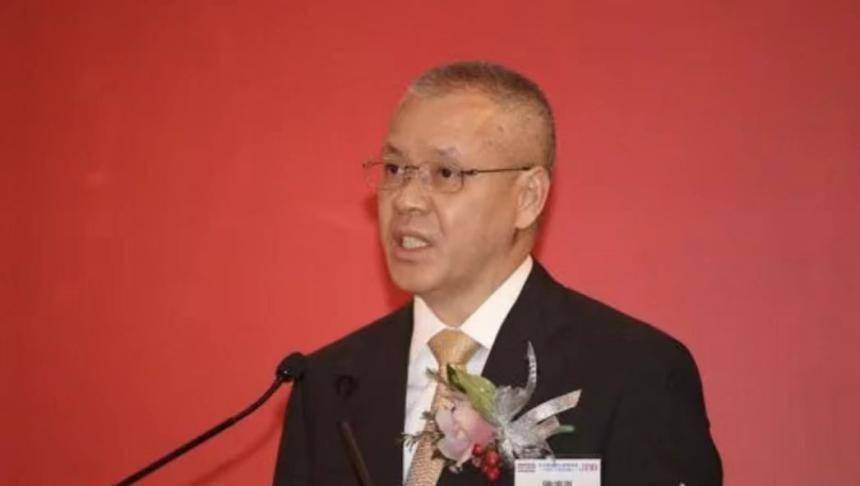 而陈鸿道本人很少公开露面,只参加一些关于慈善和佛法的活动,因而圈内