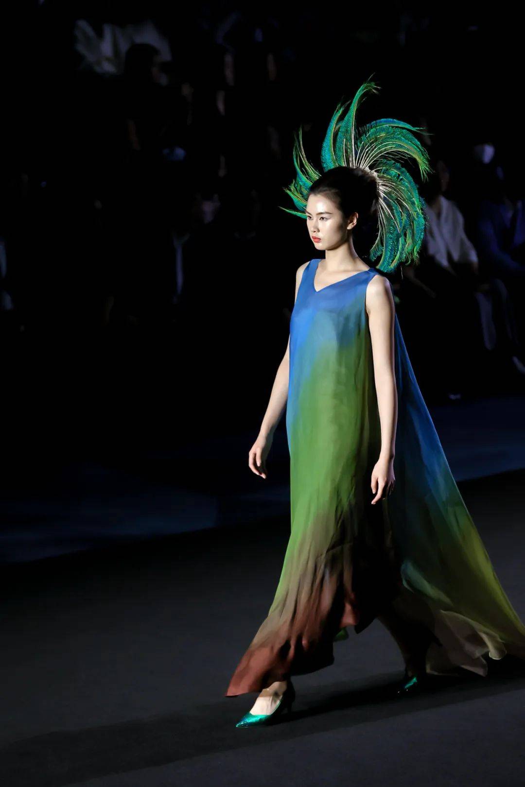 衣者天地形李薇高级时装发布会举办