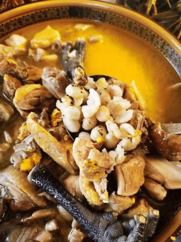 德宏美食之竹米煮鸡