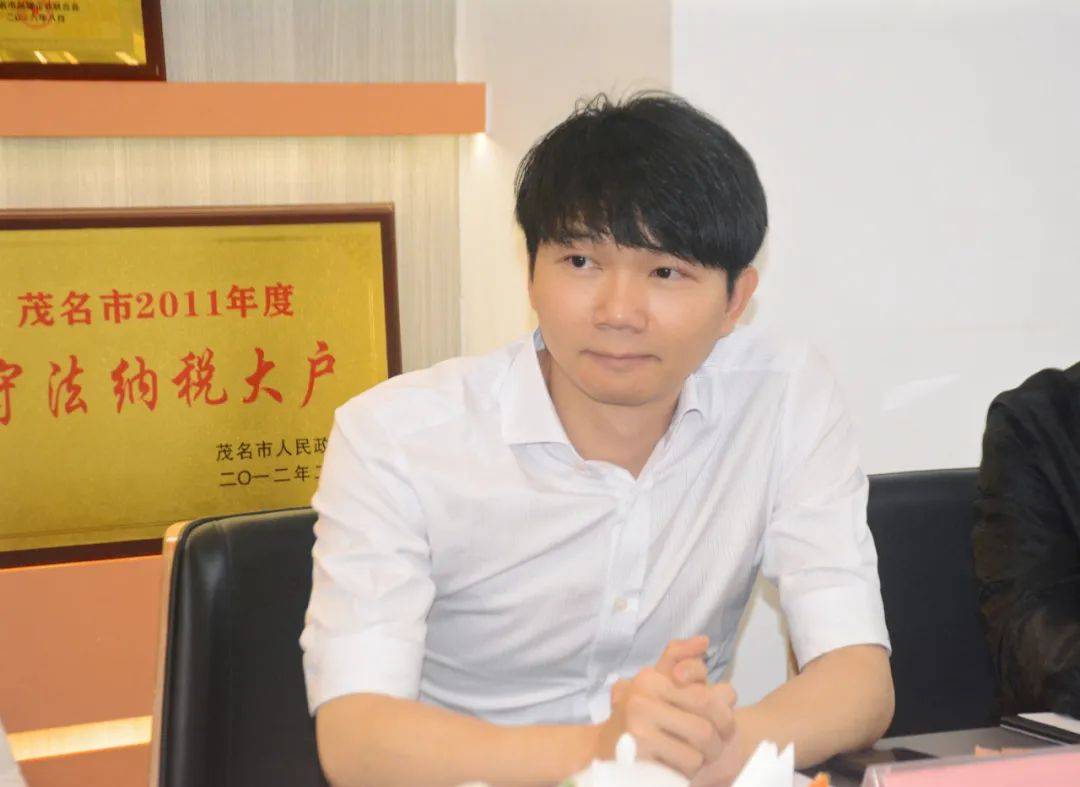 包成监事 苏莹镖副会长 梁伟活动合影茂名市东信置业房地产开发有限