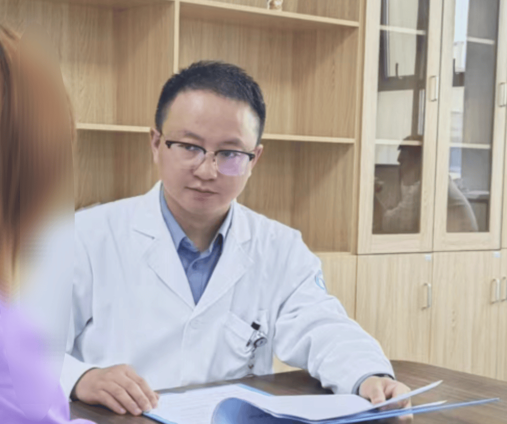 血迹斑斑20岁女孩3个月内6次自残住院背后原因令人心疼