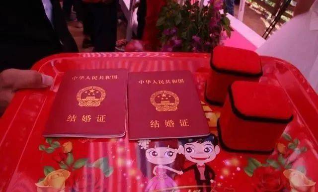 作为父母又为什么如此心急?镇政府称,两人确实是18岁以下,两