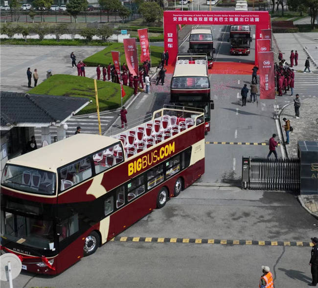 合肥包河经开区一企业纯电动双层观光客车出口法国