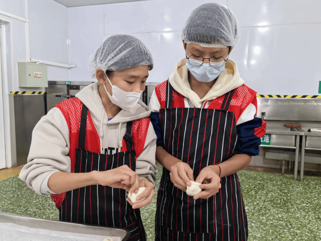 271教育保障师生健康创建健康校园昌乐二中开展营养健康主题活动