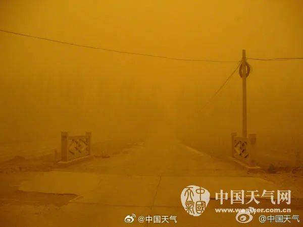 沙尘暴来袭黄沙漫天气象部门紧急提醒