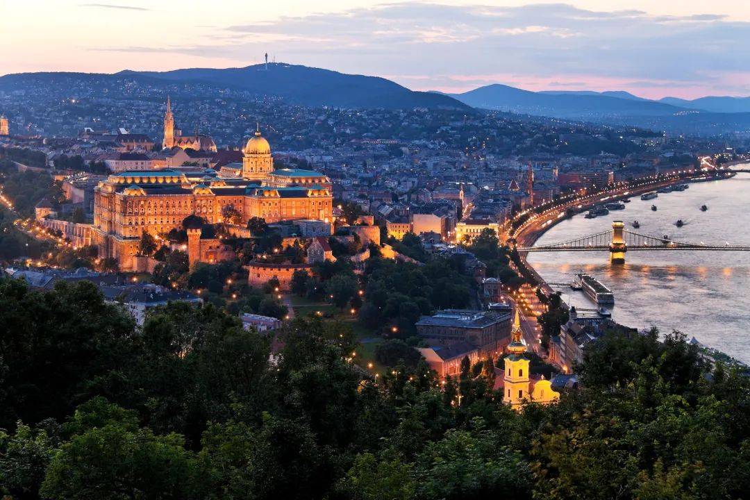 中山自组团限时抢购15999一价全包游东欧四国感受独属东欧的艺术人文3