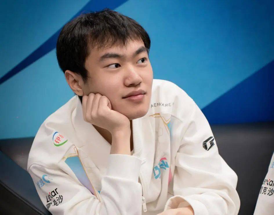 uzi回应黑粉嫌我太激进可以去看焕烽直播viper直言在lck没朋友王记得