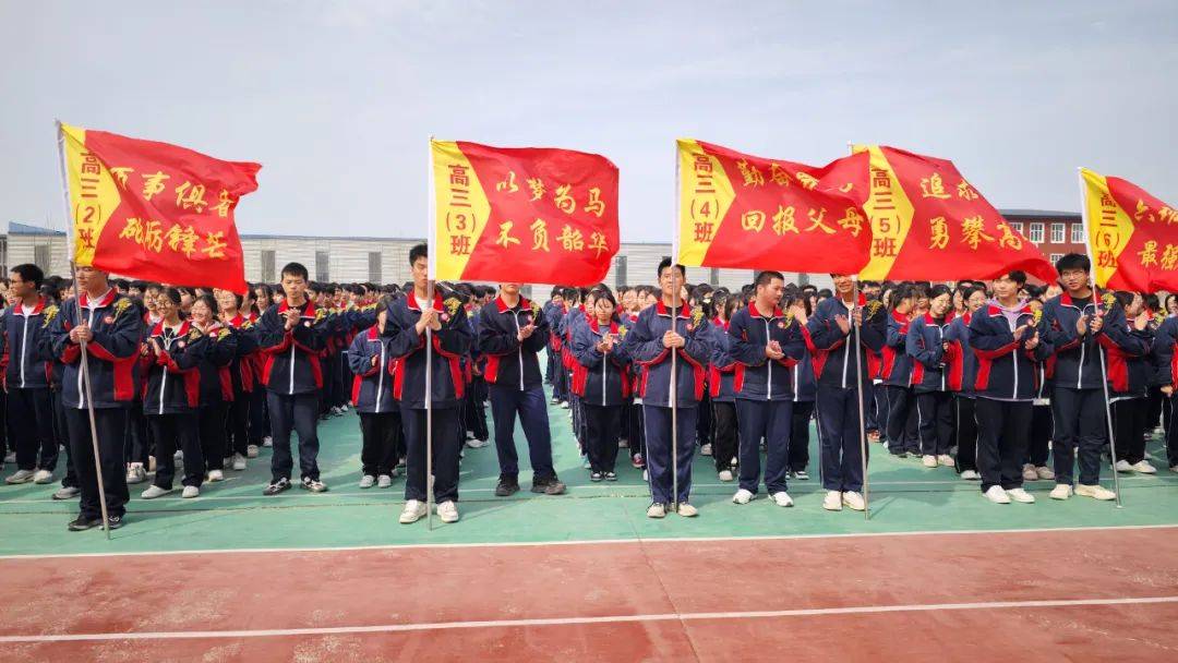 武罗学校举行高中部汇操比赛!_青春_生活_班级