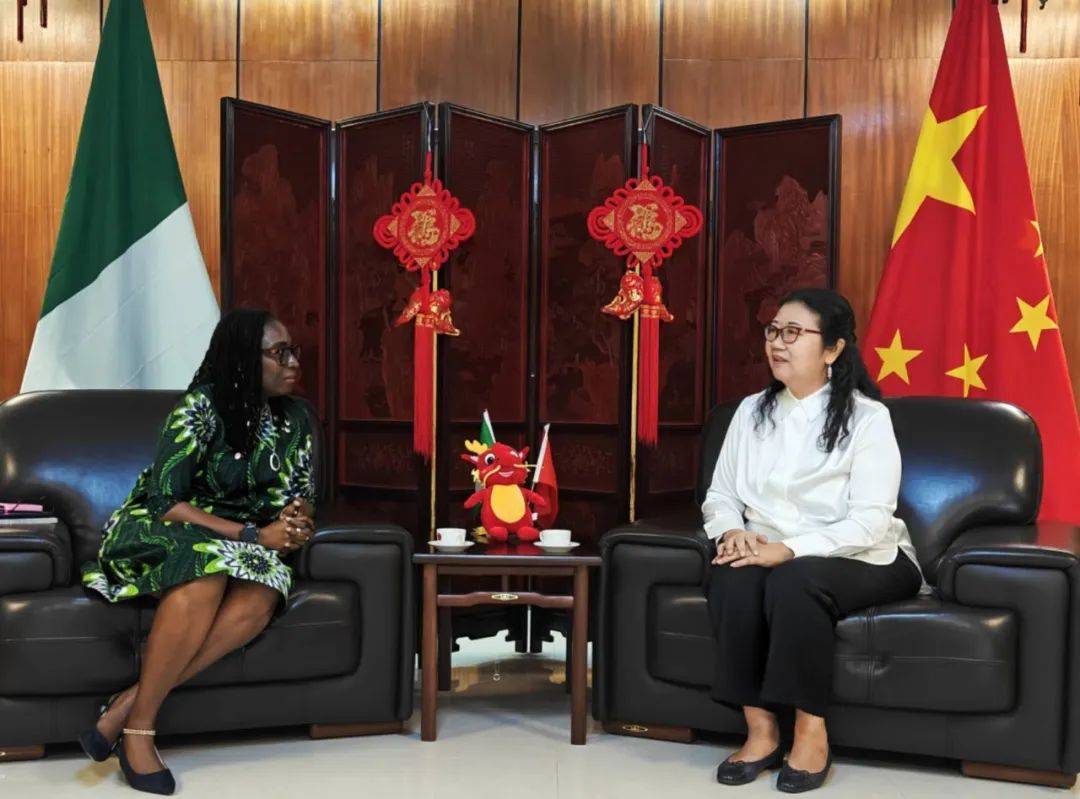 严宇清总领事会见拉各斯州长可持续发展目标特别顾问