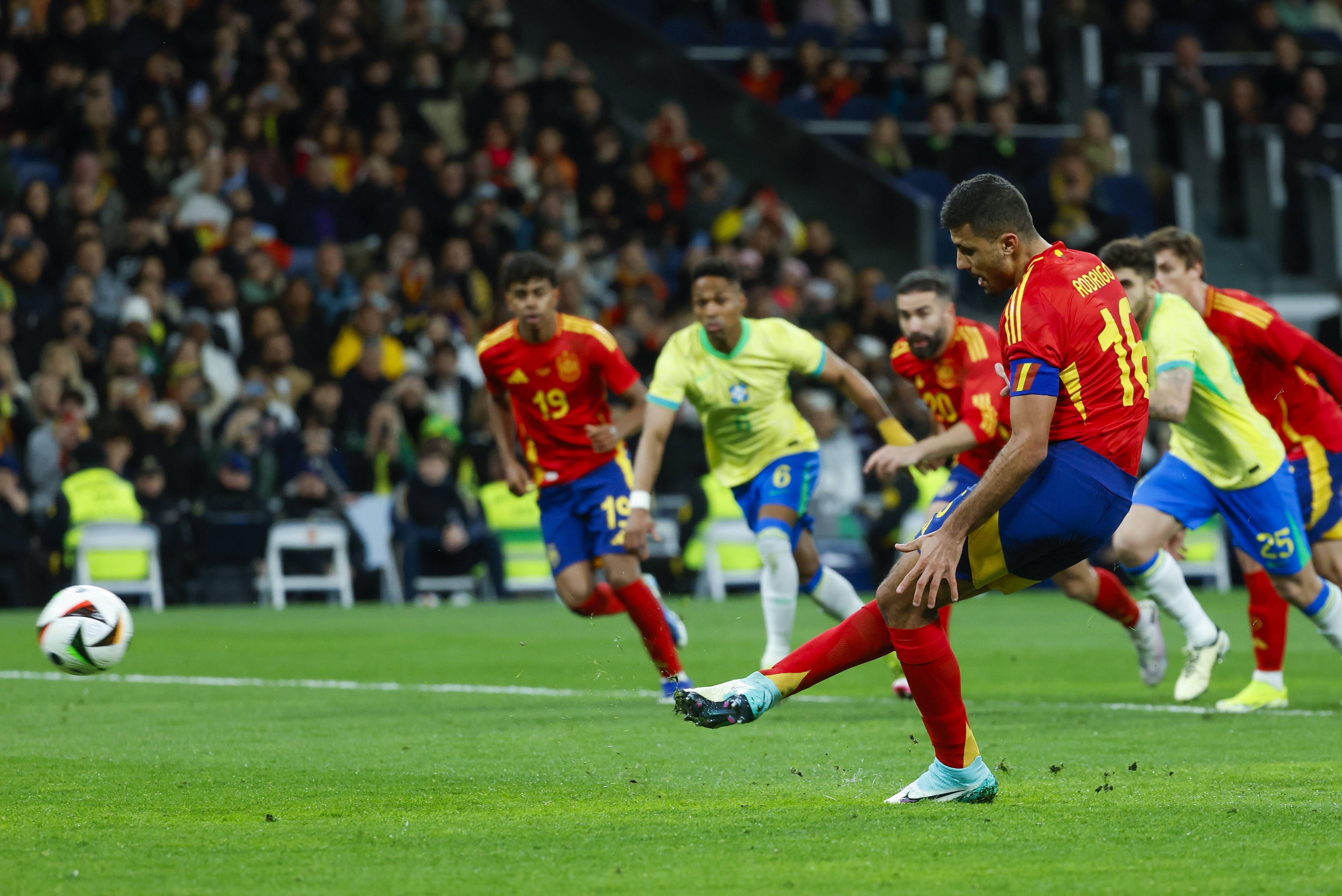 足球友谊赛西班牙战平巴西