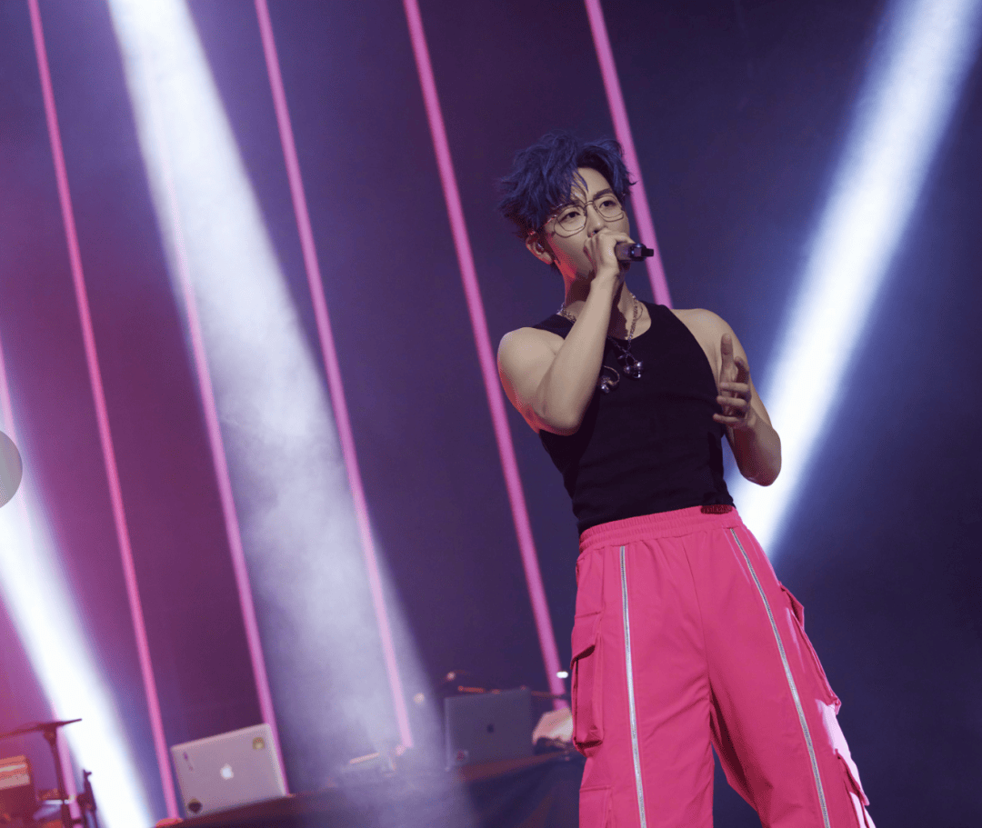 1990年3月1日出生于广西壮族自治区南宁市西乡塘区,中国内地男歌手